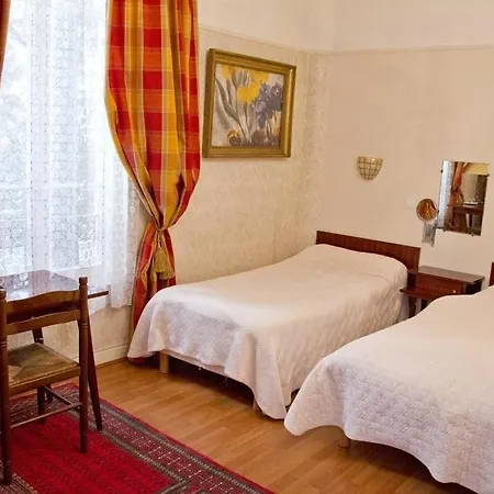 Cronstadt מלון 3*