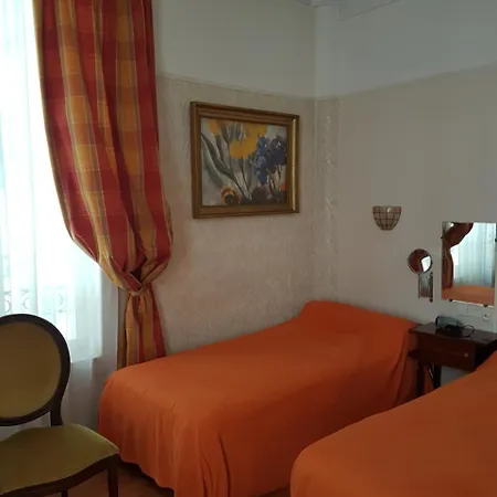 מלון Cronstadt 3*
